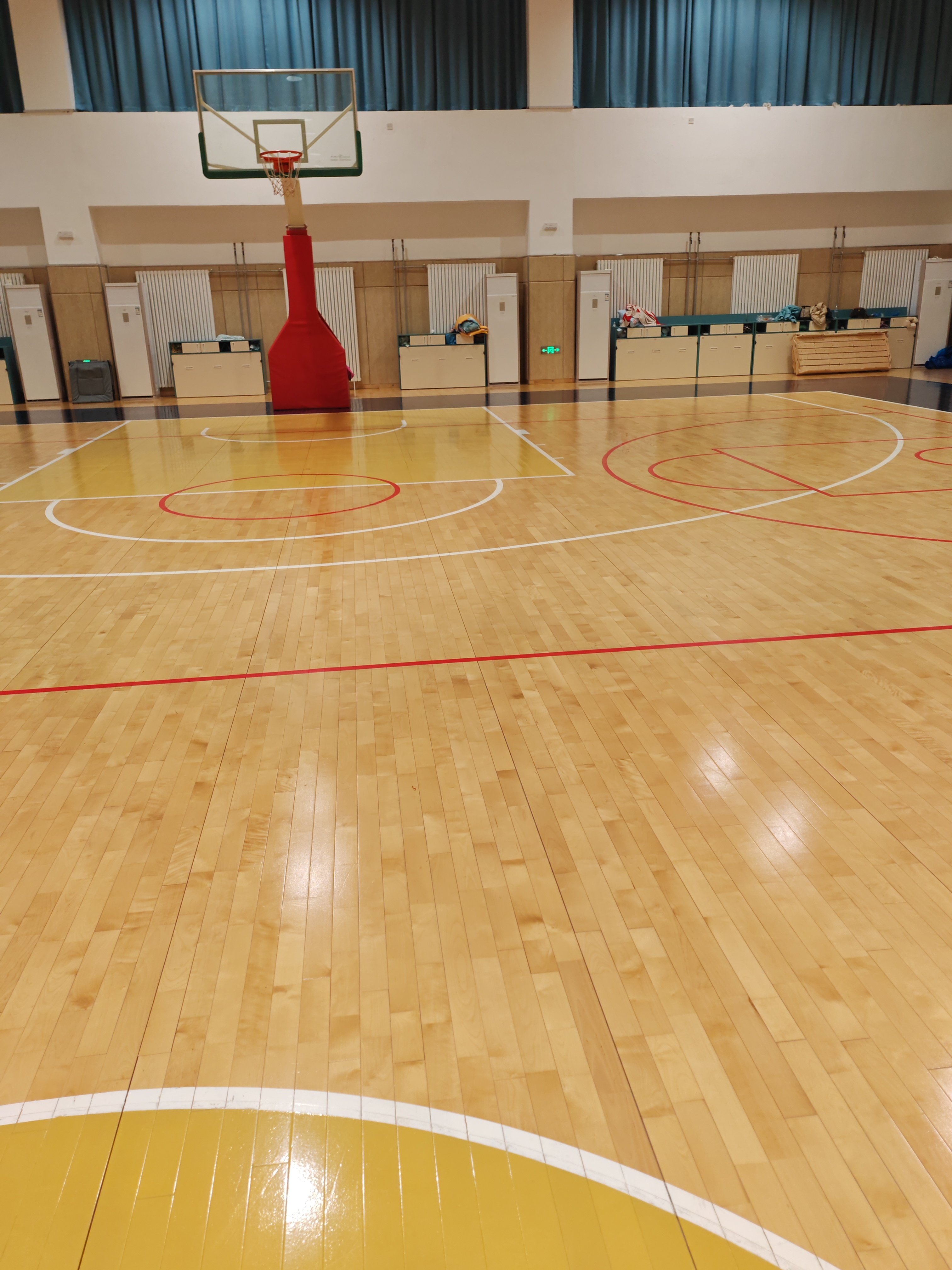 体育馆木地板翻新