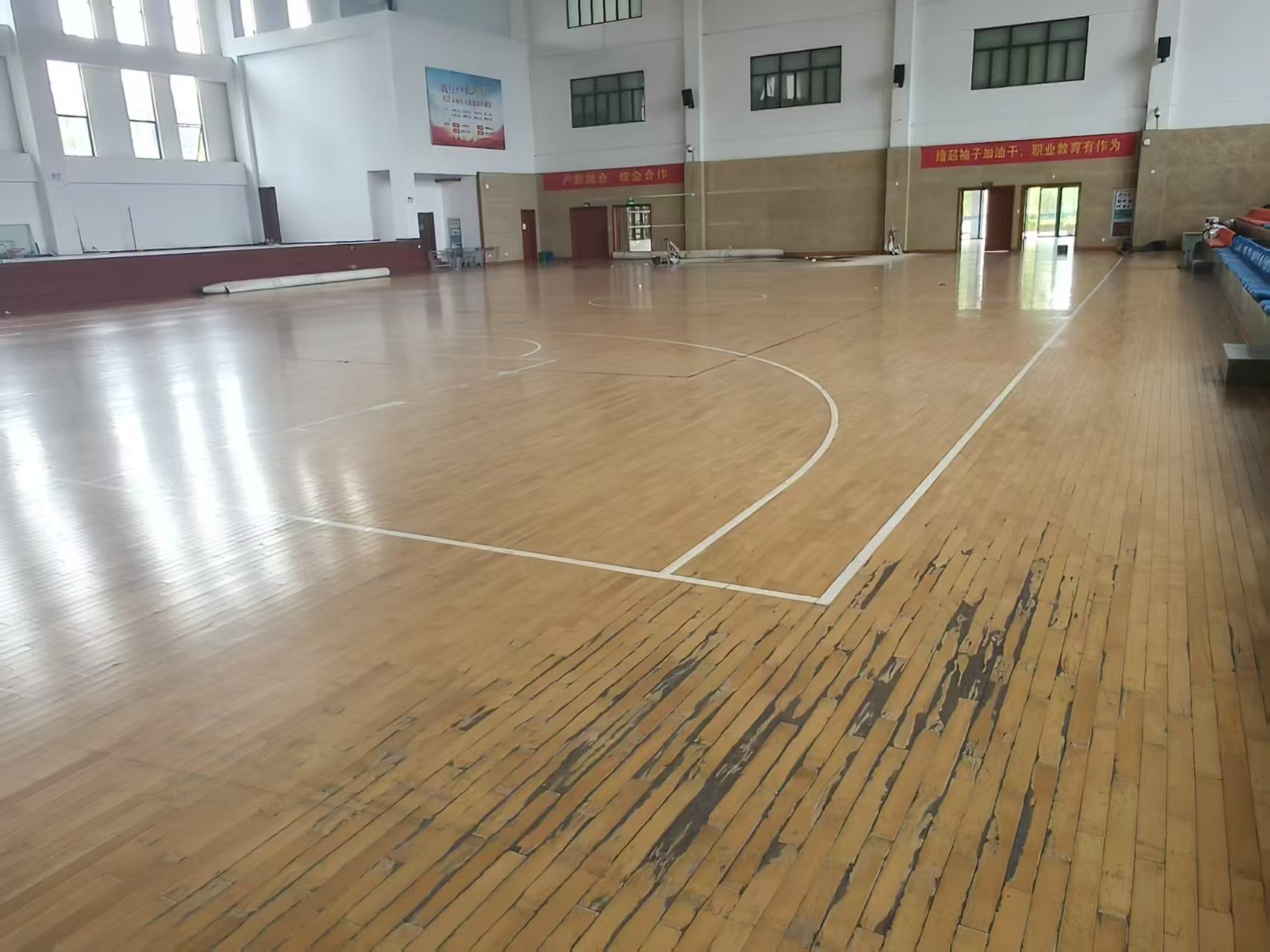 体育馆运动木地板翻新