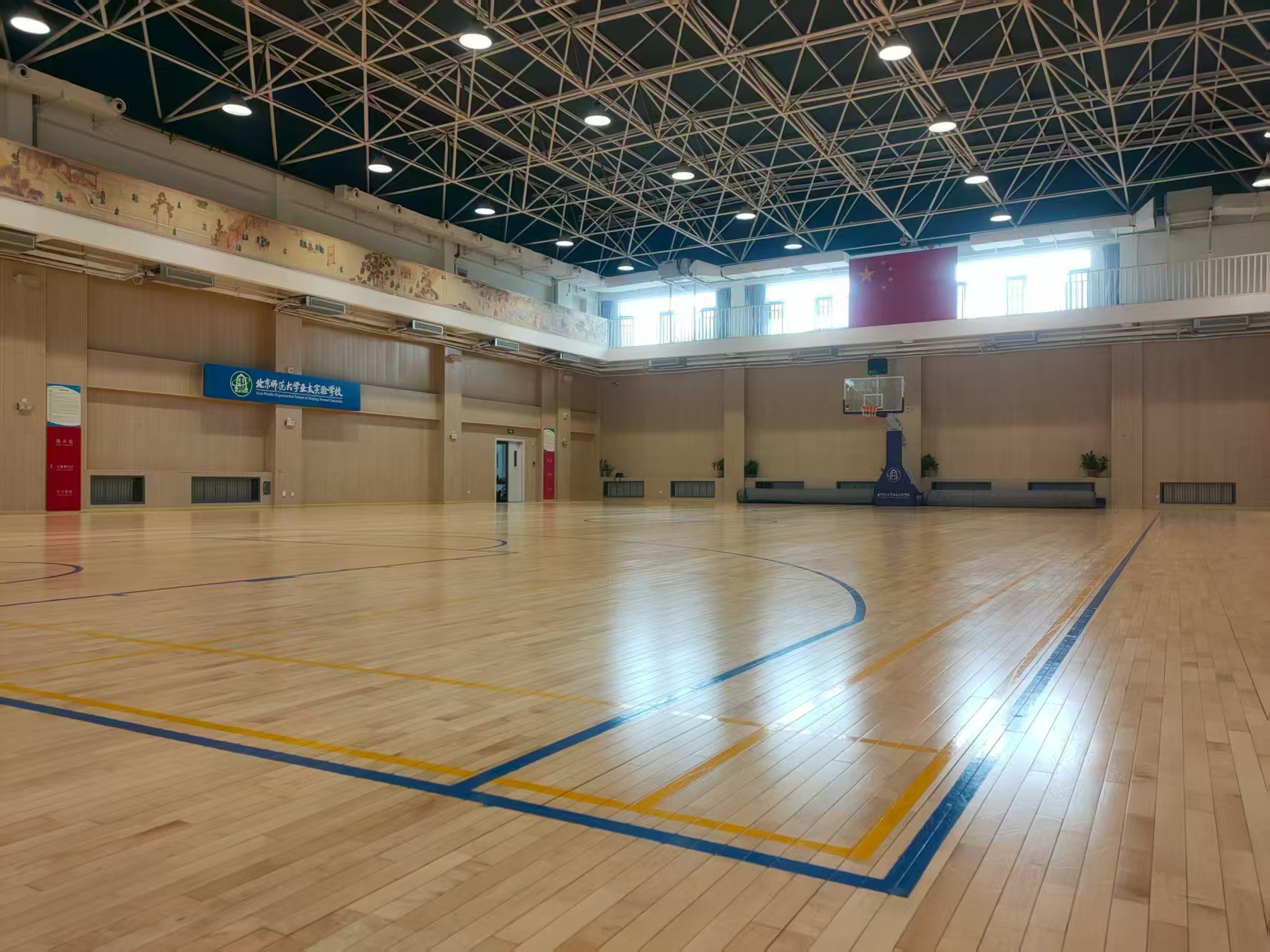 亚太实验学校篮球馆运动木地板清洁保养