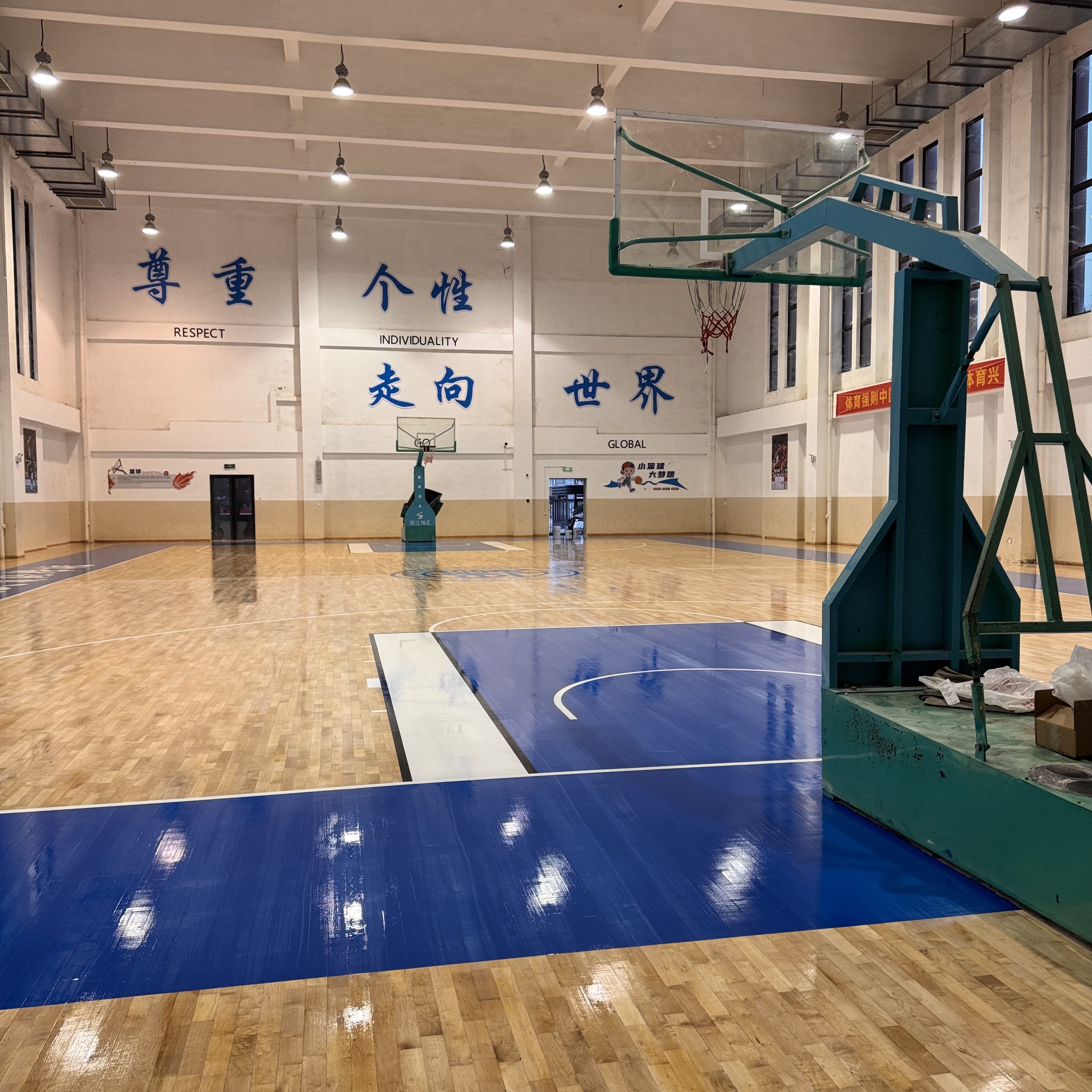 篮球馆木地板翻新