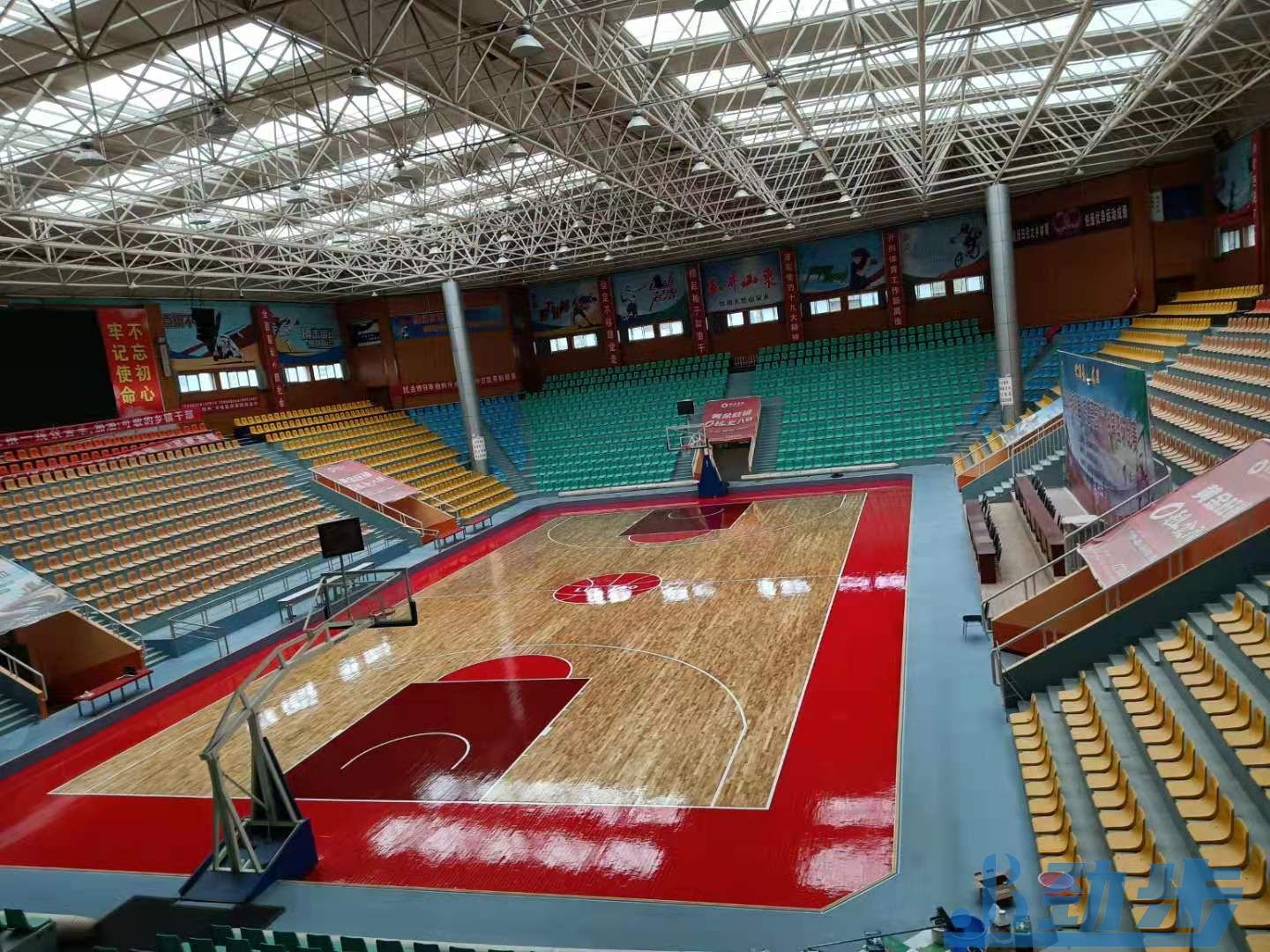 篮球馆木地板翻新