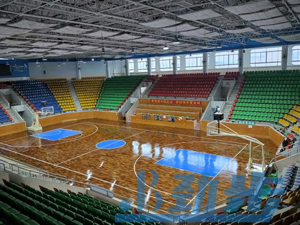 篮球馆木地板翻新：让赛场重焕专业质感，每一步都稳如初心