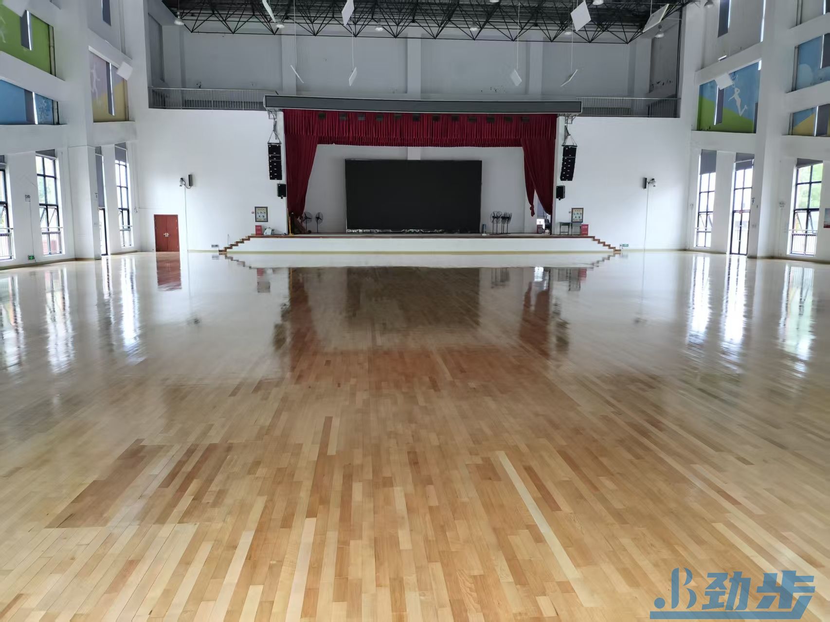 体育馆运动木地板翻新：让专业场馆重焕活力，适配每一种运动热爱