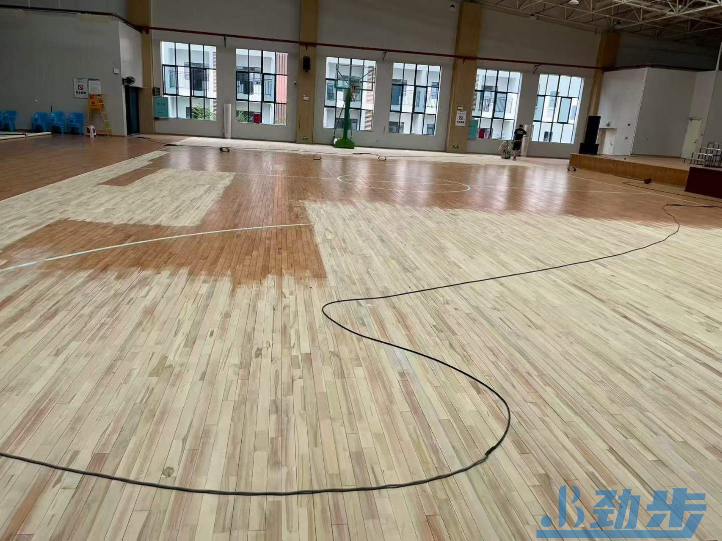 篮球场馆木地板翻新