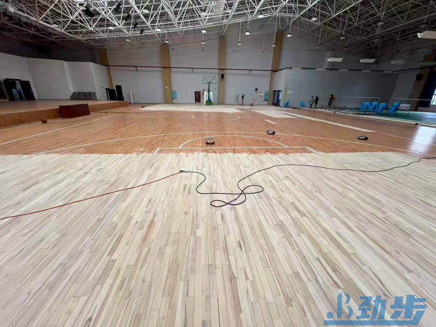 篮球场馆木地板翻新