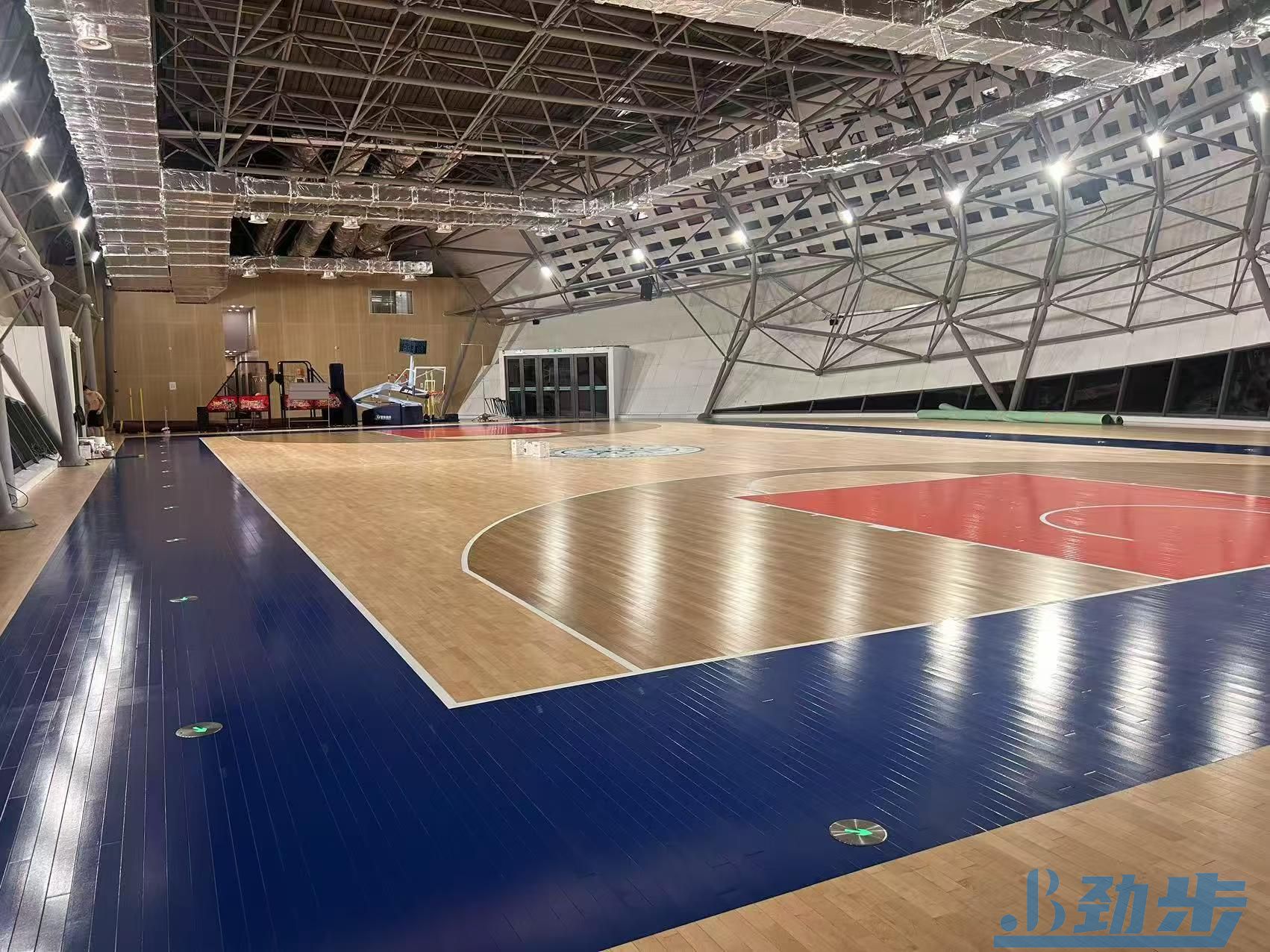篮球馆木地板翻新：旧馆焕新的性价比之选，让热血赛场重归巅峰
