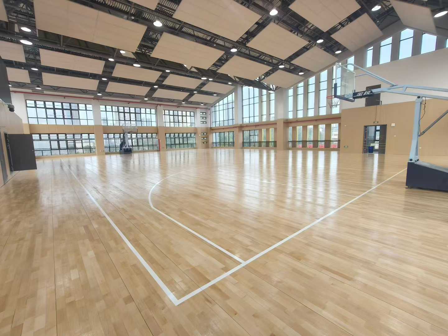 室内运动木地板翻新施工