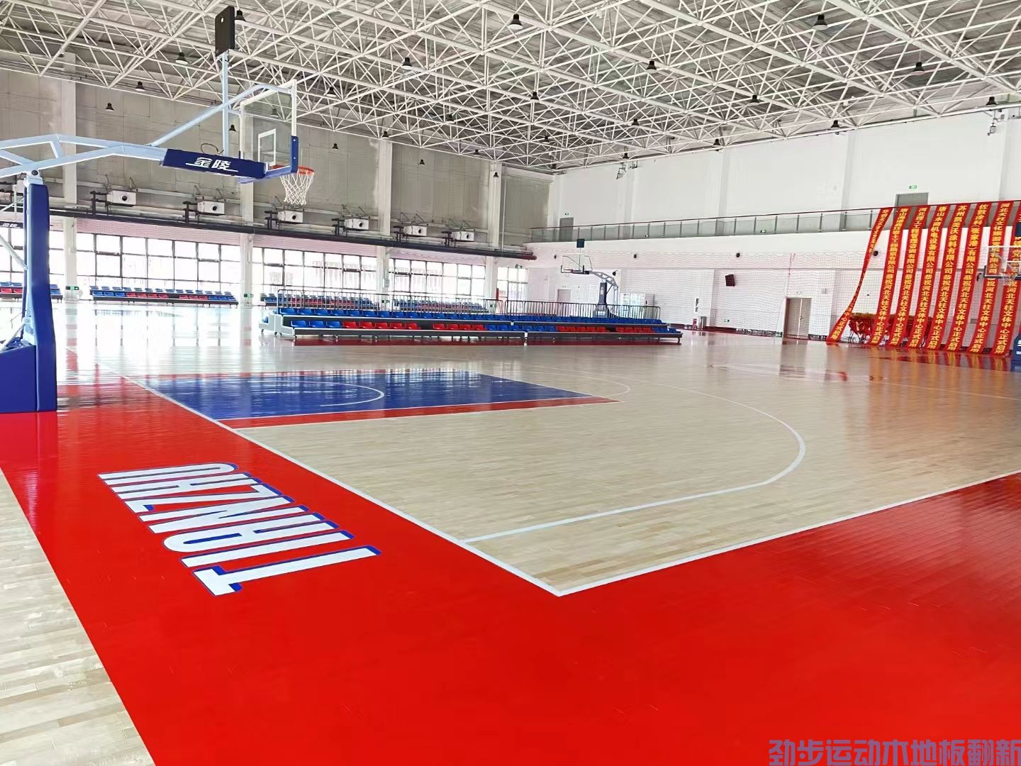 篮球馆木地板翻新修复：让赛场重燃热血竞技魂