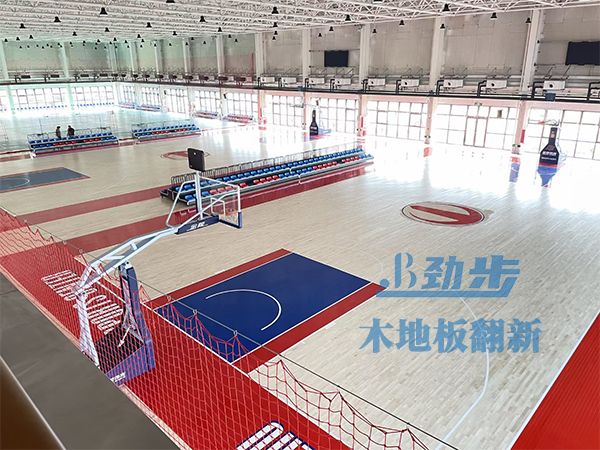 篮球馆地板翻新多少钱？看懂成本构成，翻新不踩坑